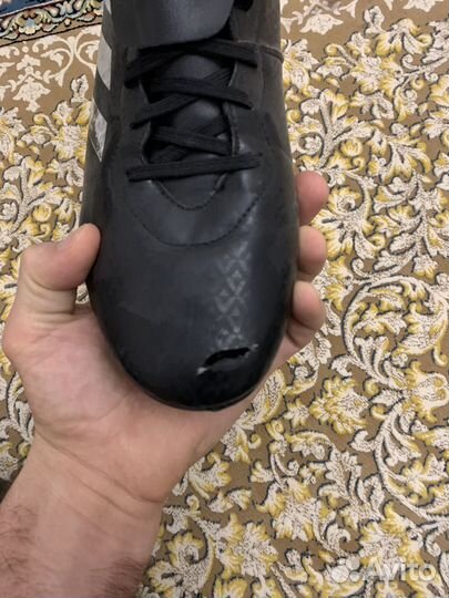Футбольные бутсы adidas