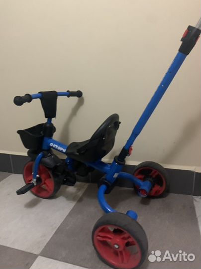 Трехколесный велосипед с ручкой