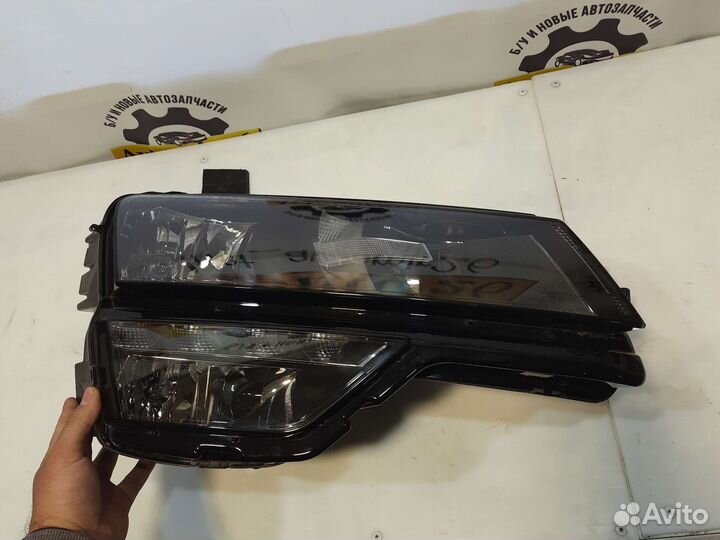 Фара правая Skoda Karoq