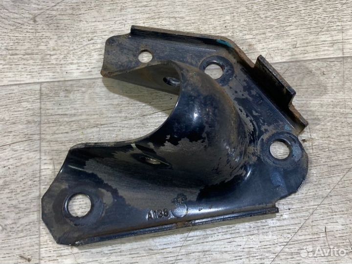 Кронштейн задний правый Renault Duster универсал