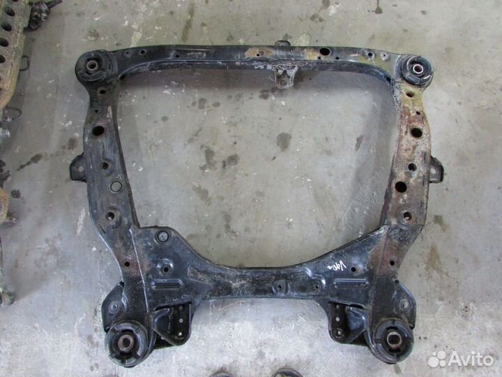 Toyota Camry 40 Подрамник