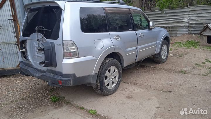 В разборе Mitsubishi Pajero 4 3л 3.8л