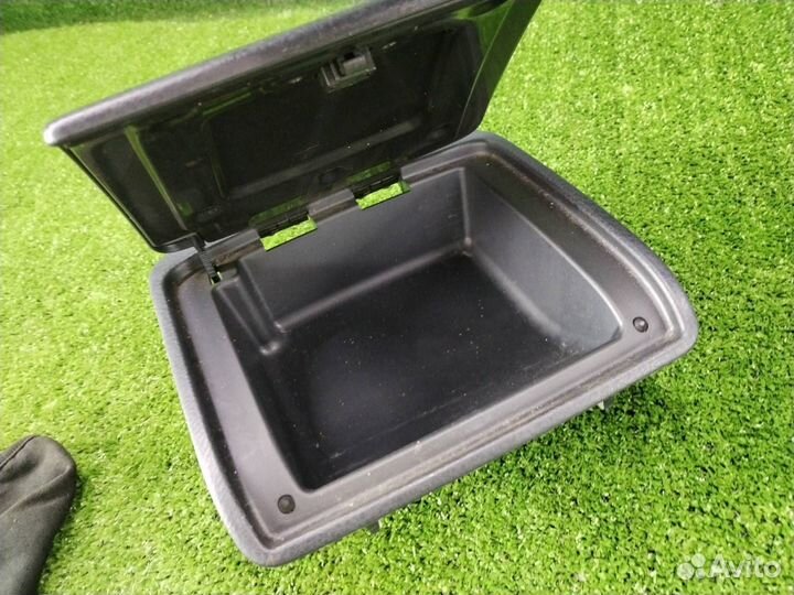 Бардачок в панель Mitsubishi Dingo CQ2A 4G15 2001