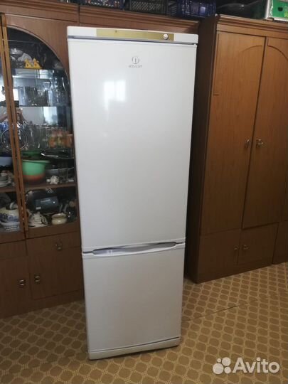 Холодильник indesit