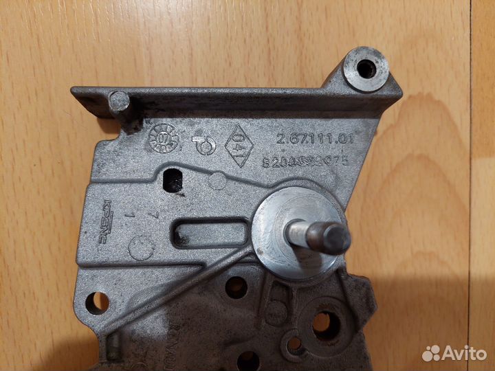 Водяной насос Renault (8200582675). Помпа