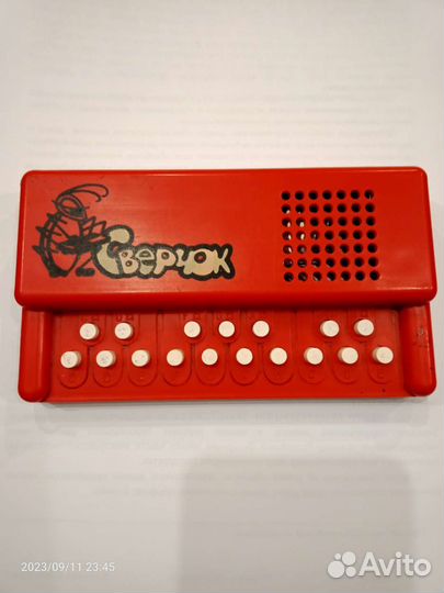 Элнктромузыкальная игрушка сверчок СССР
