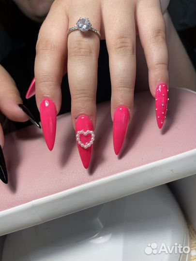 Маникюр, педикюр, наращивание ногтей