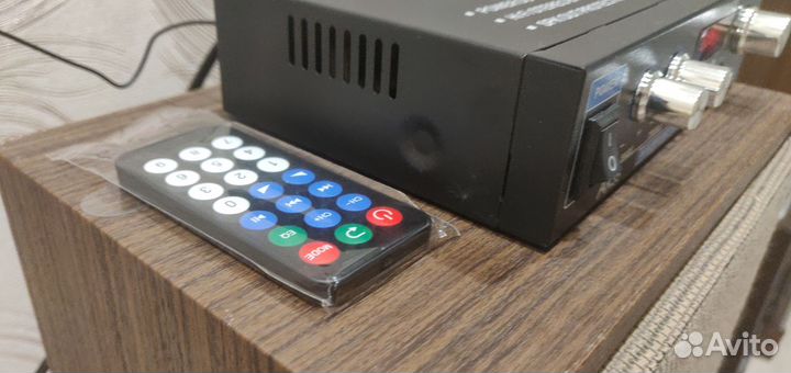 Усилитель звука с блютуз, тюнером и флешкой