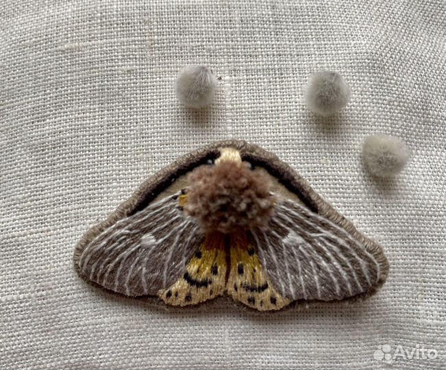 Брошь мотылек