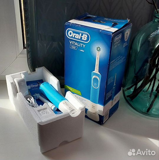 Электрическая зубная щётка Oral-B Vitality 100