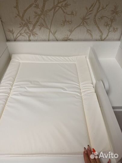 Пеленальный стол