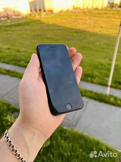 iPhone SE (2020), 64 ГБ