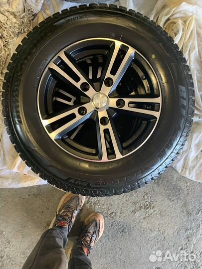 Bridgestone Blizzak Spike-02 SUV 205/70 R15