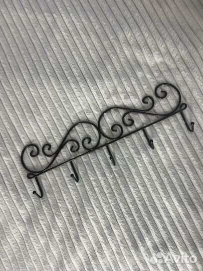 Вешалка настенная металлическая