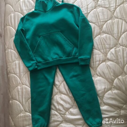 Спортивный костюм женский