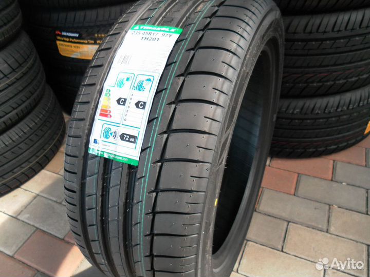 Triangle Sports TH201 245/30 R20 90Y