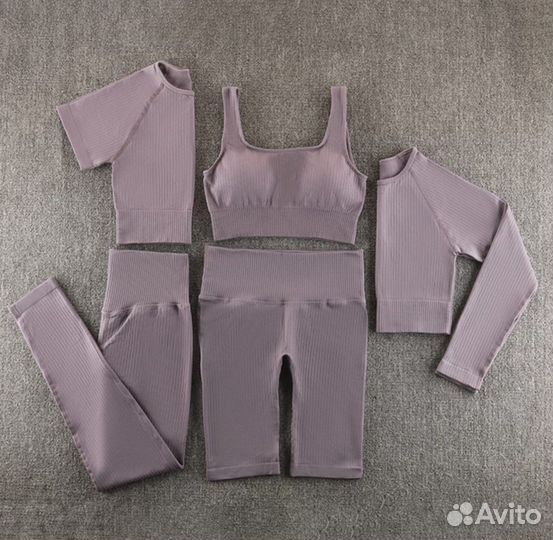 Спортивные бесшовные костюмы новые