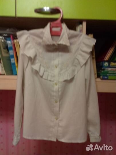 Школьная белая блузка