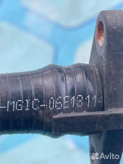 Патрубок вентиляции картерных газов 06E131143F