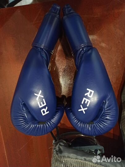 Боксерские перчатки, шлем, снарядки green hill