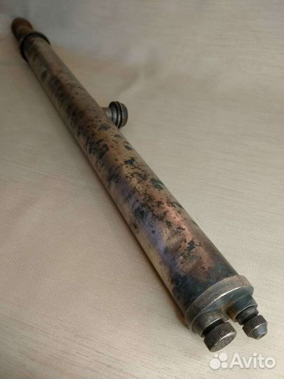 Старинный латуневый насос-опрыскиватель