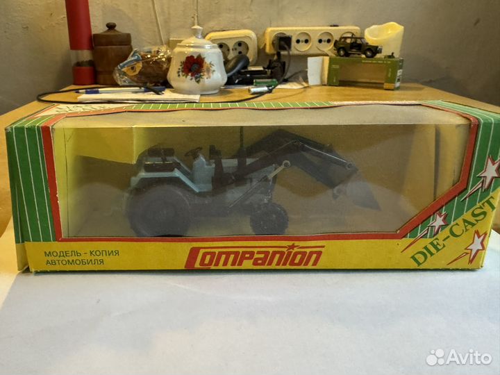 Модель 1:43 трактор погрузчик