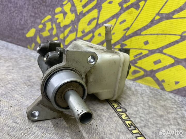 Главный тормозной цилиндр Бачок Ларгус Логан 8V