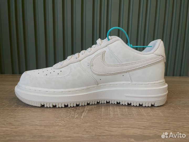 Кроссовки Nike Air Force 1 Luxe Summit White