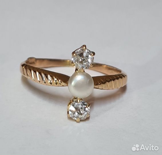 Антикварное кольцо 750 пробы с бриллиантами