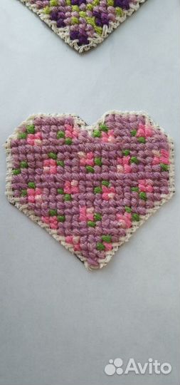 Магниты сердечки вышитые крестом день свВалентина