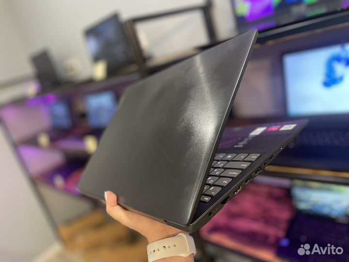 Современный ноутбук Lenovo