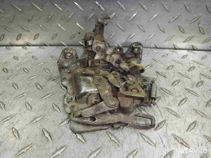 Замок двери передней правой Mercedes-Benz W123