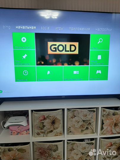 Xbox 360 + 4 игры 2 геймпада