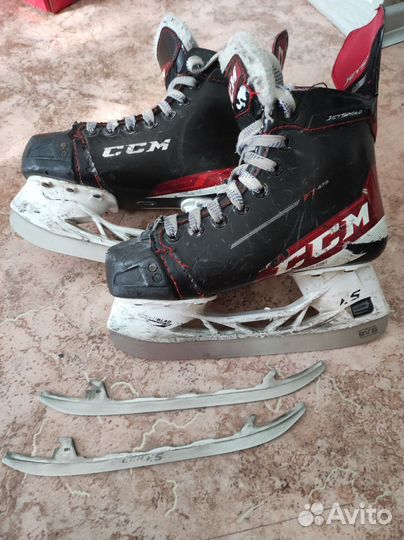 Коньки хоккейные