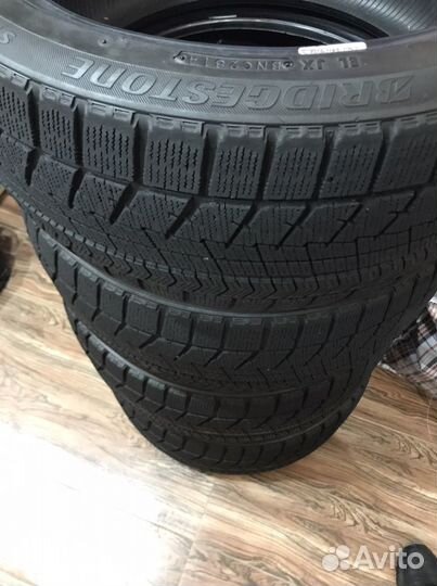 Bridgestone Blizzak VRX 245/40 R18