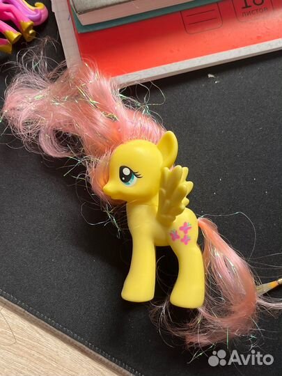 Флаттершай с белым люром