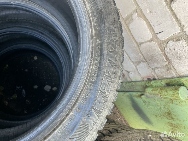 Bridgestone Blizzak Spike-01 205/55 R16