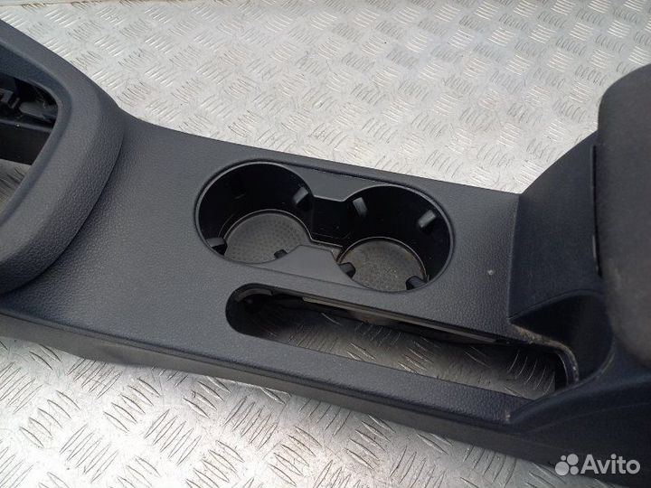 Подлокотник с консолью Volkswagen Jetta 6 1.4 CAX