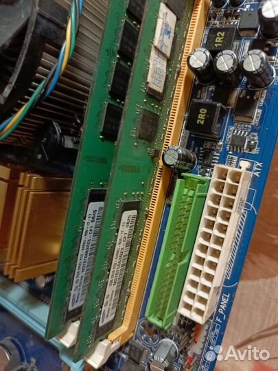 Материнская плата с процессором и памятью