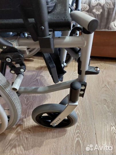 Инвалидная коляска новая