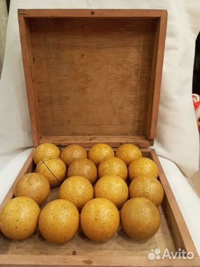 Старинный набор шаров для бильярда