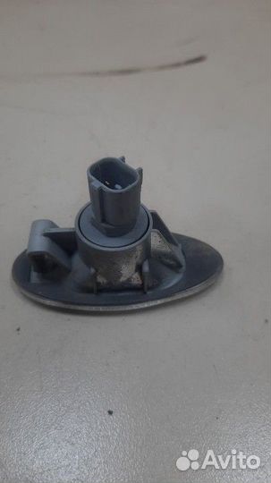 Указатель поворота в крыло белый