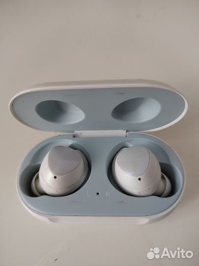 Беспроводные наушники Samsung galaxy buds