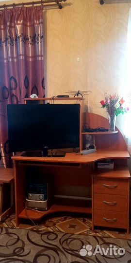 Компьютерный стол