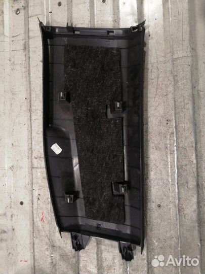 Накладка стойки передняя правая Volkswagen Passat