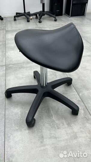 Стул мастера парикмахера