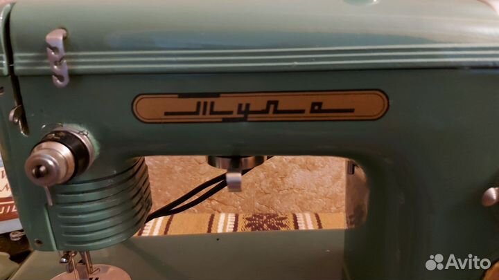 Швейная машина 