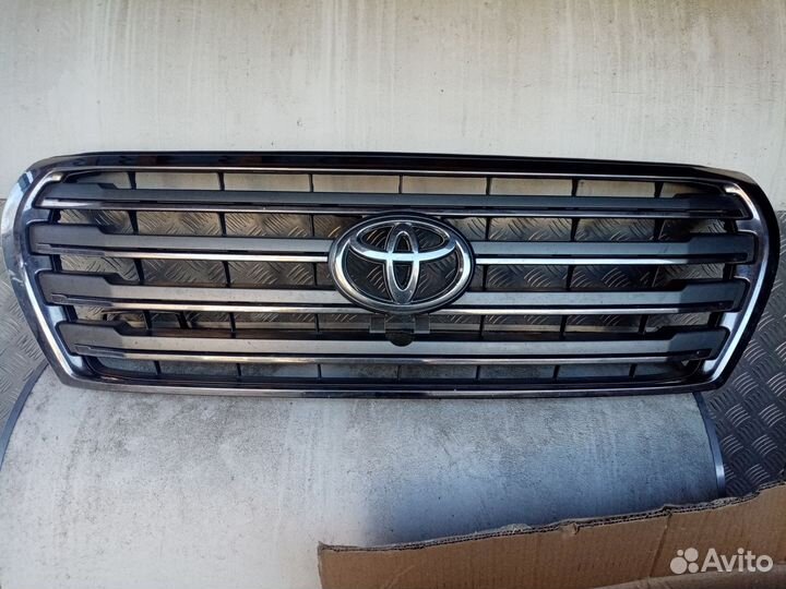 Решетка радиатора toyota land cruiser 200