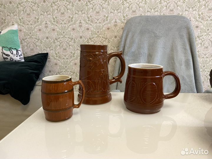 Глиняная посуда: горшки, кружки, чайник, графин