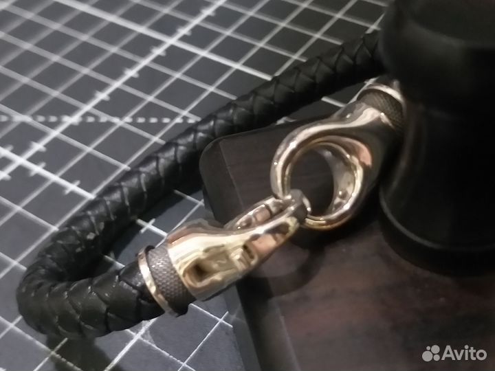 Кожаный браслет